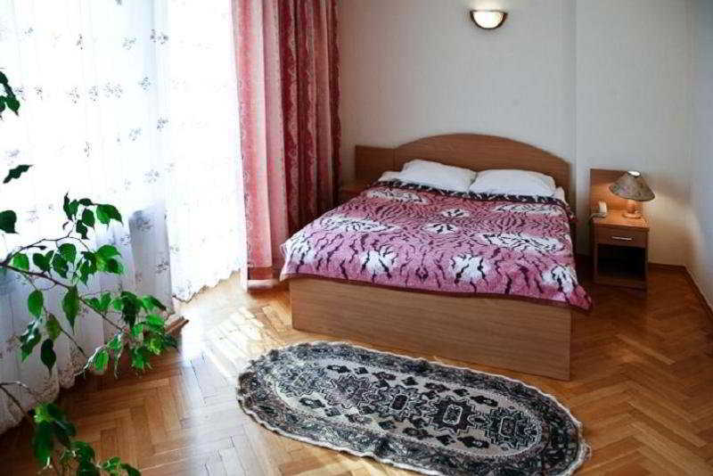 Perla Lesna Nadarzyn Bed & Breakfast Exterior photo